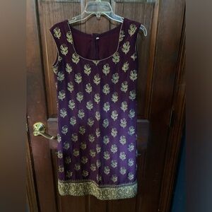 Indian plum kameez with gold/bronze embroidery . Size : M